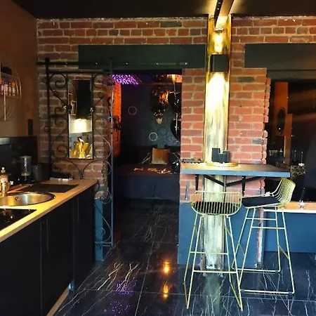 Blacroom De L'artois מלון אהבה